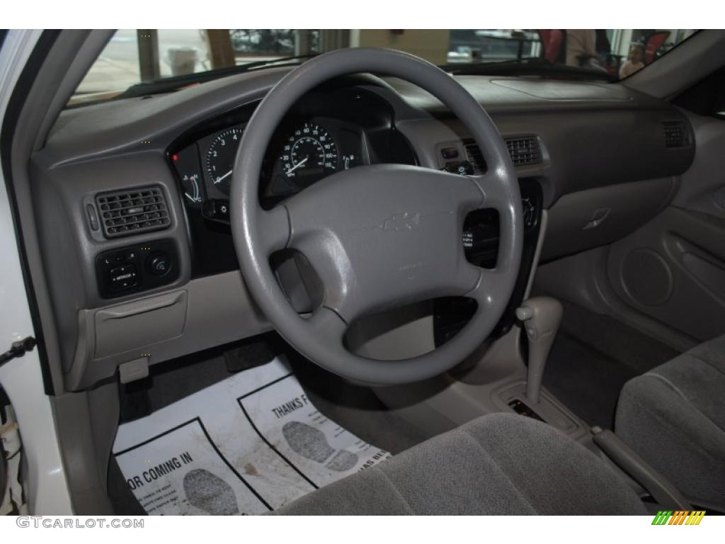 2001 Prizm LSi - White / Dark Charcoal photo #12