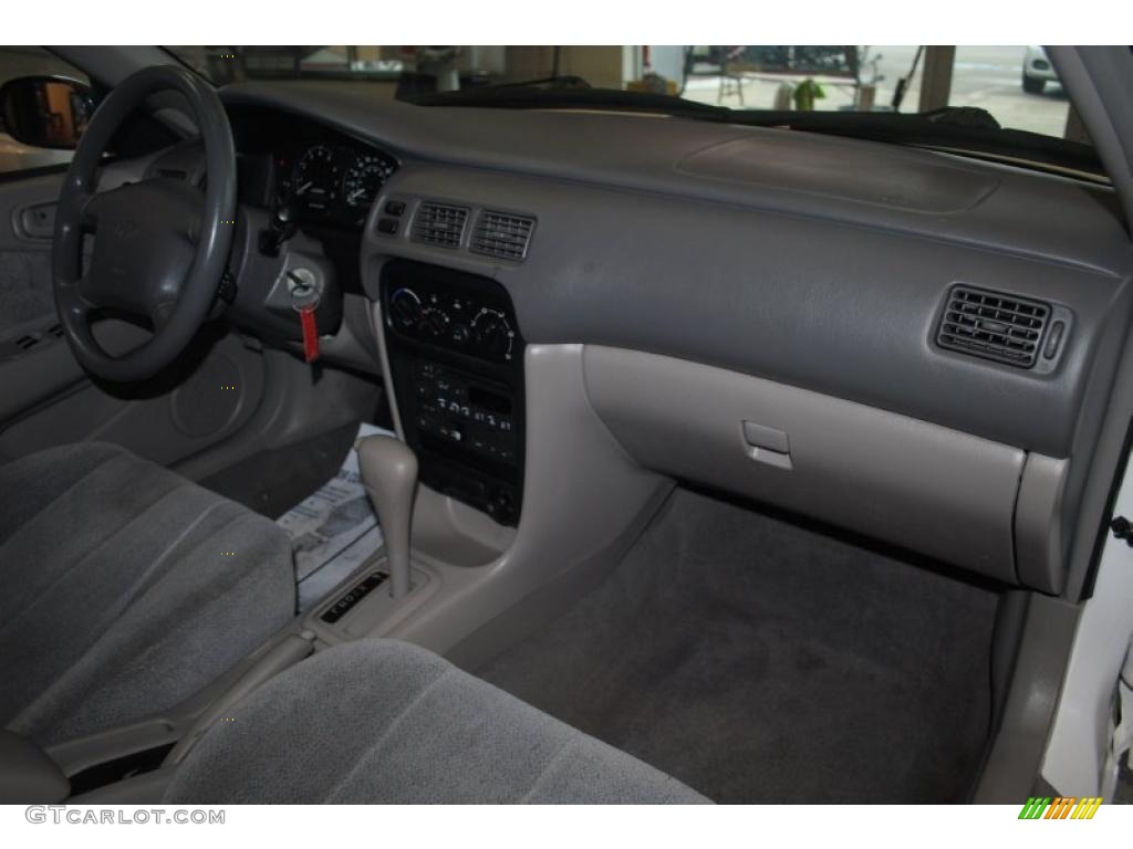 2001 Prizm LSi - White / Dark Charcoal photo #13