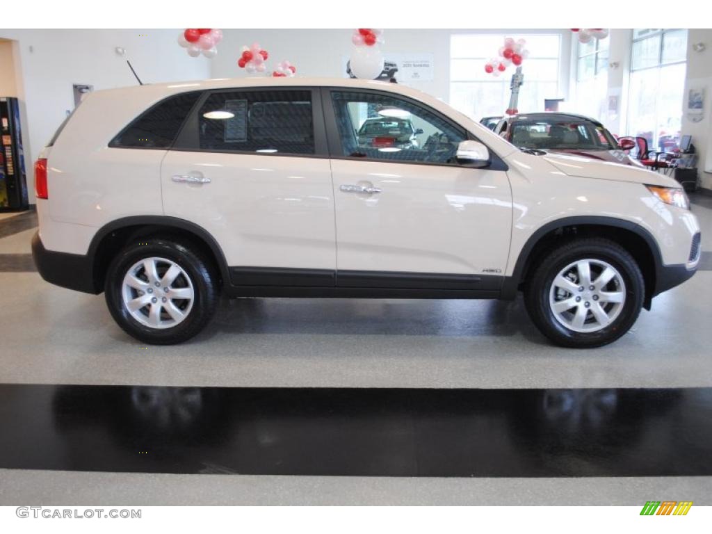 2011 Sorento LX AWD - White Sand Beige / Black photo #7