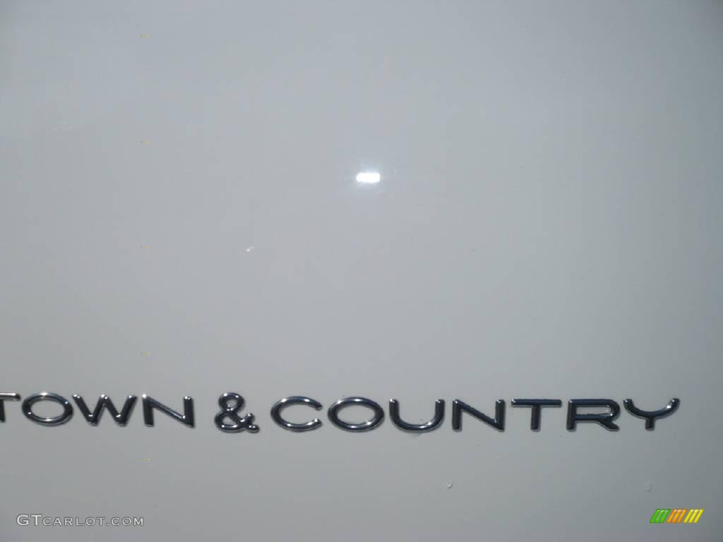 2005 Town & Country Touring - Stone White / Medium Slate Gray photo #9