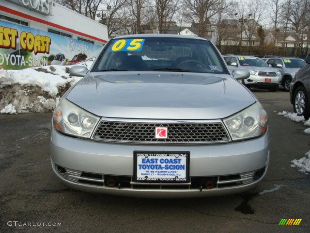 2005 L Series L300 Sedan - Silver Platinum / Black photo #2