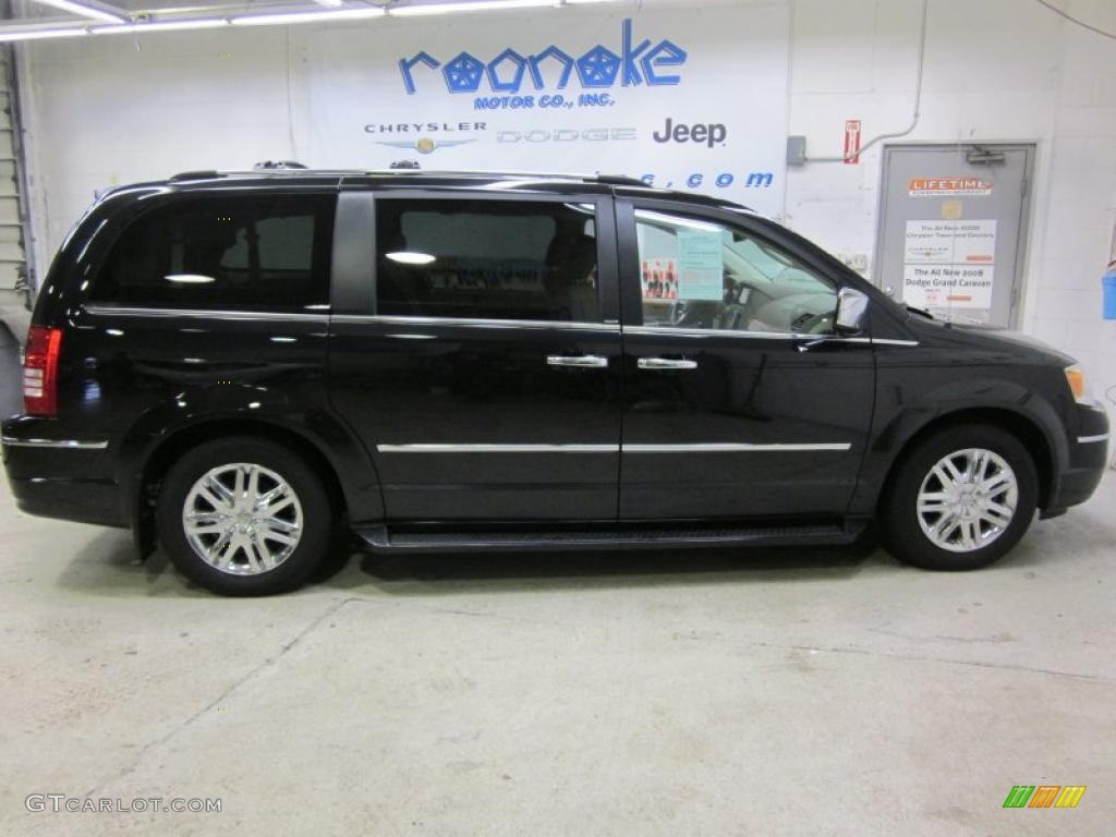 2010 Town & Country Limited - Brilliant Black Crystal Pearl / Medium Pebble Beige/Cream photo #1