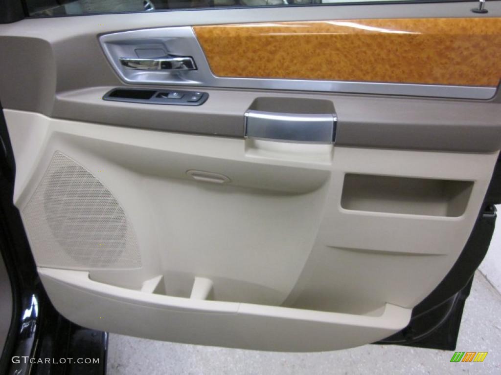 2010 Chrysler Town & Country Limited Medium Pebble Beige/Cream Door Panel Photo #45916756