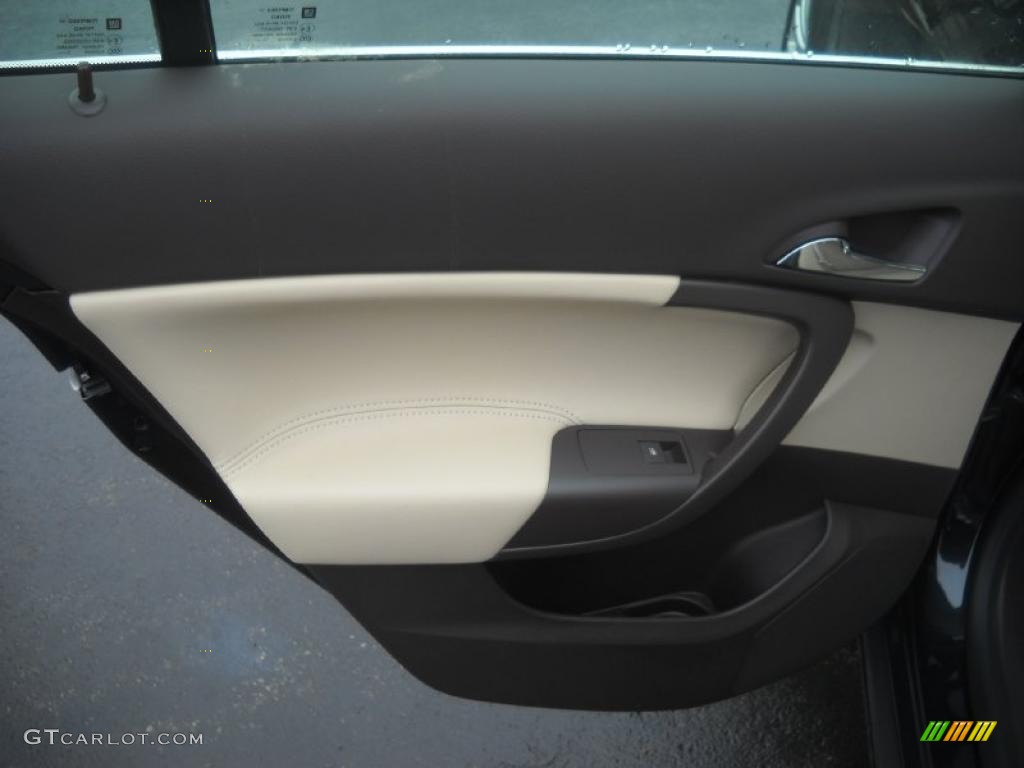 2011 Buick Regal CXL Cashmere Door Panel Photo #45918102