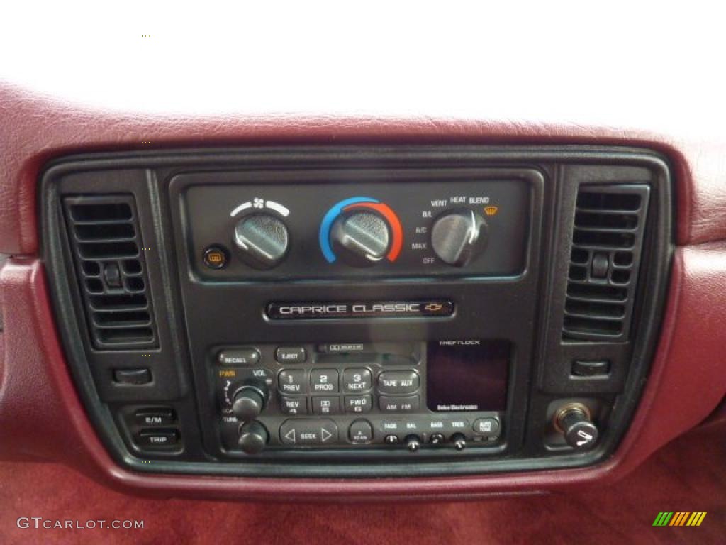 1996 Chevrolet Caprice Classic Sedan Controls Photo #45919092