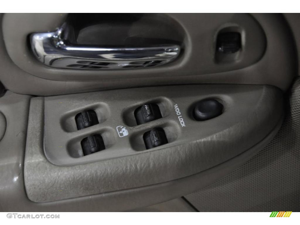 2003 300 M Sedan - Stone White / Sandstone photo #9