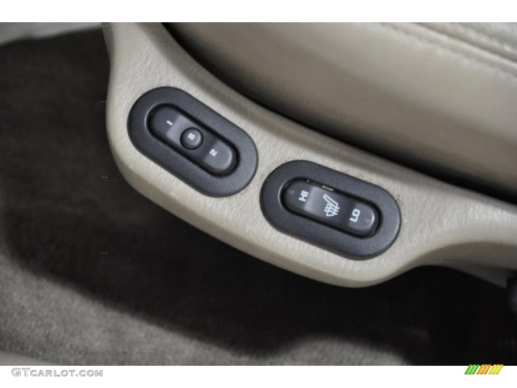 2003 300 M Sedan - Stone White / Sandstone photo #10