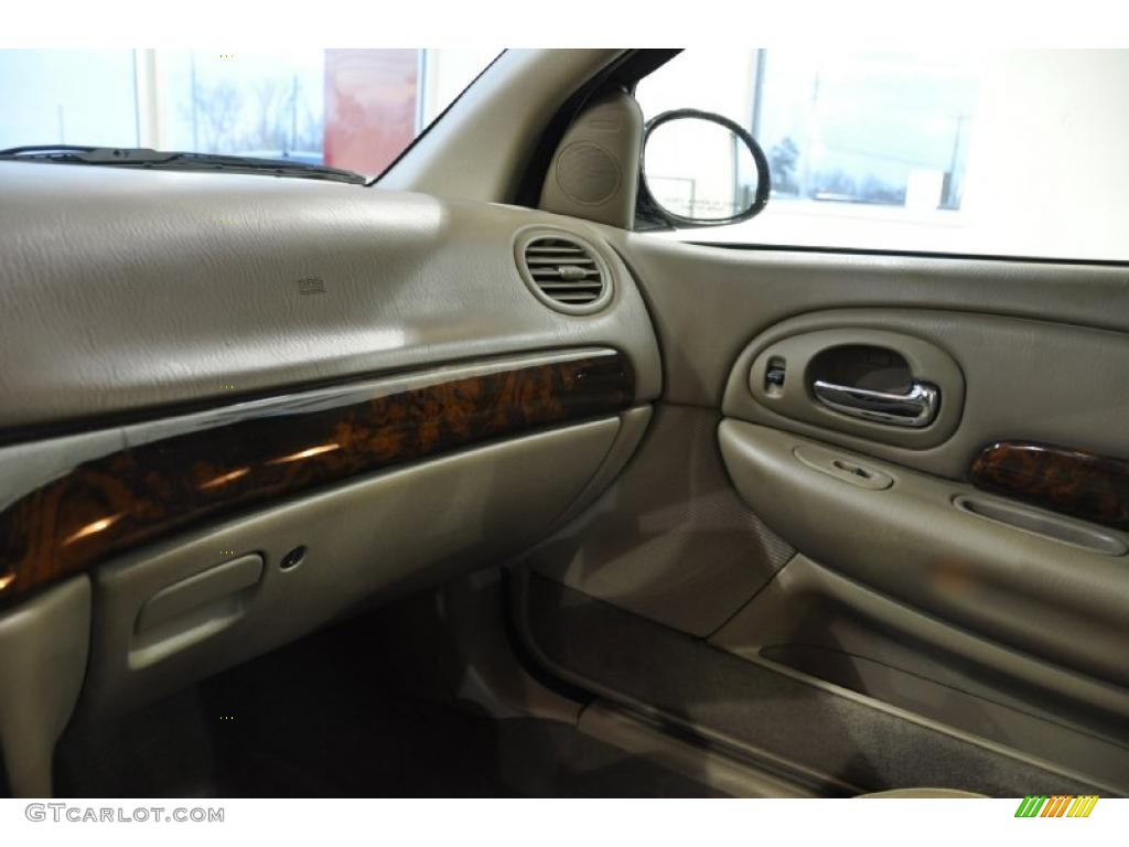 2003 300 M Sedan - Stone White / Sandstone photo #16