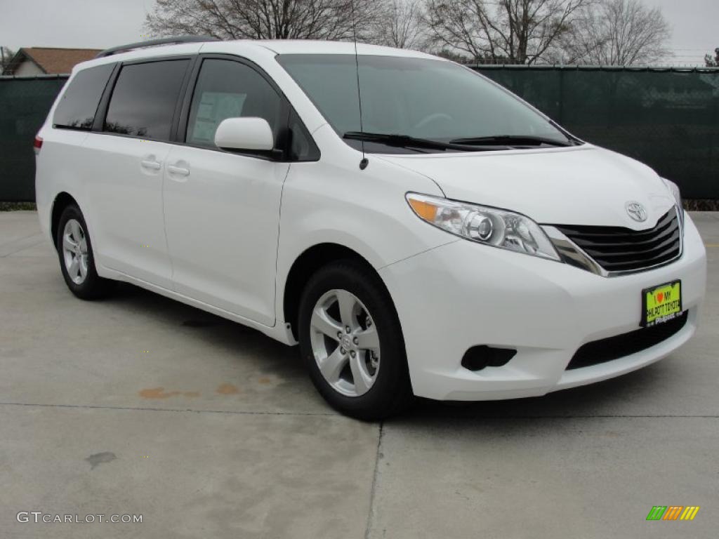 2011 Sienna LE - Super White / Light Gray photo #1