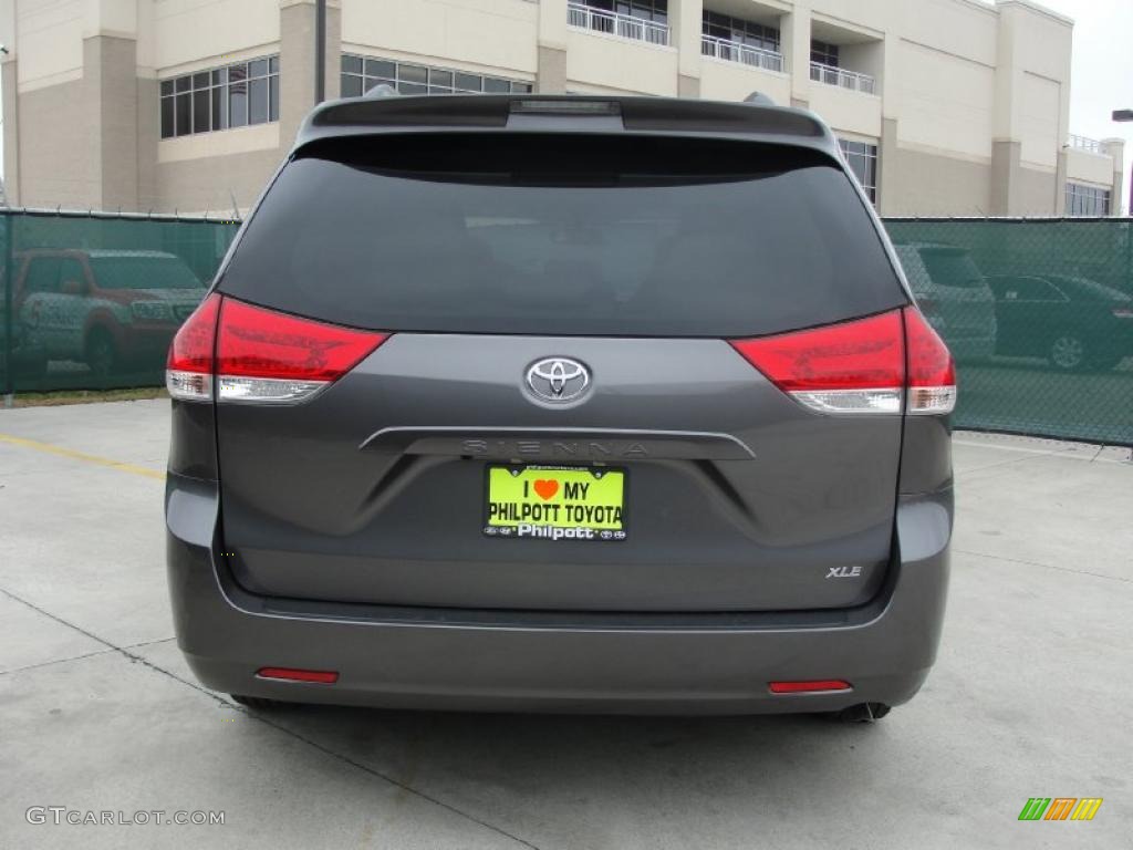 2011 Sienna XLE - Predawn Gray Mica / Light Gray photo #4