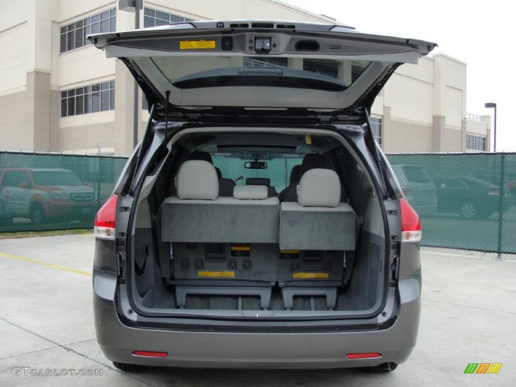 Light Gray Interior 2011 Toyota Sienna XLE Photo #45923656