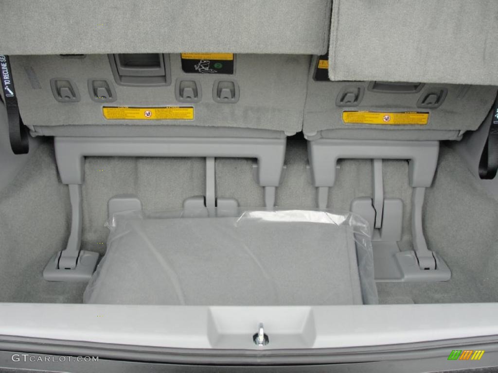 Light Gray Interior 2011 Toyota Sienna XLE Photo #45923662