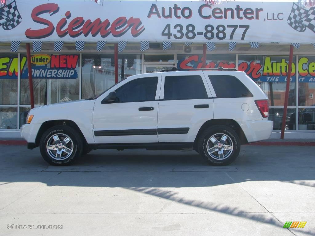 2005 Grand Cherokee Laredo 4x4 - Stone White / Medium Slate Gray photo #1