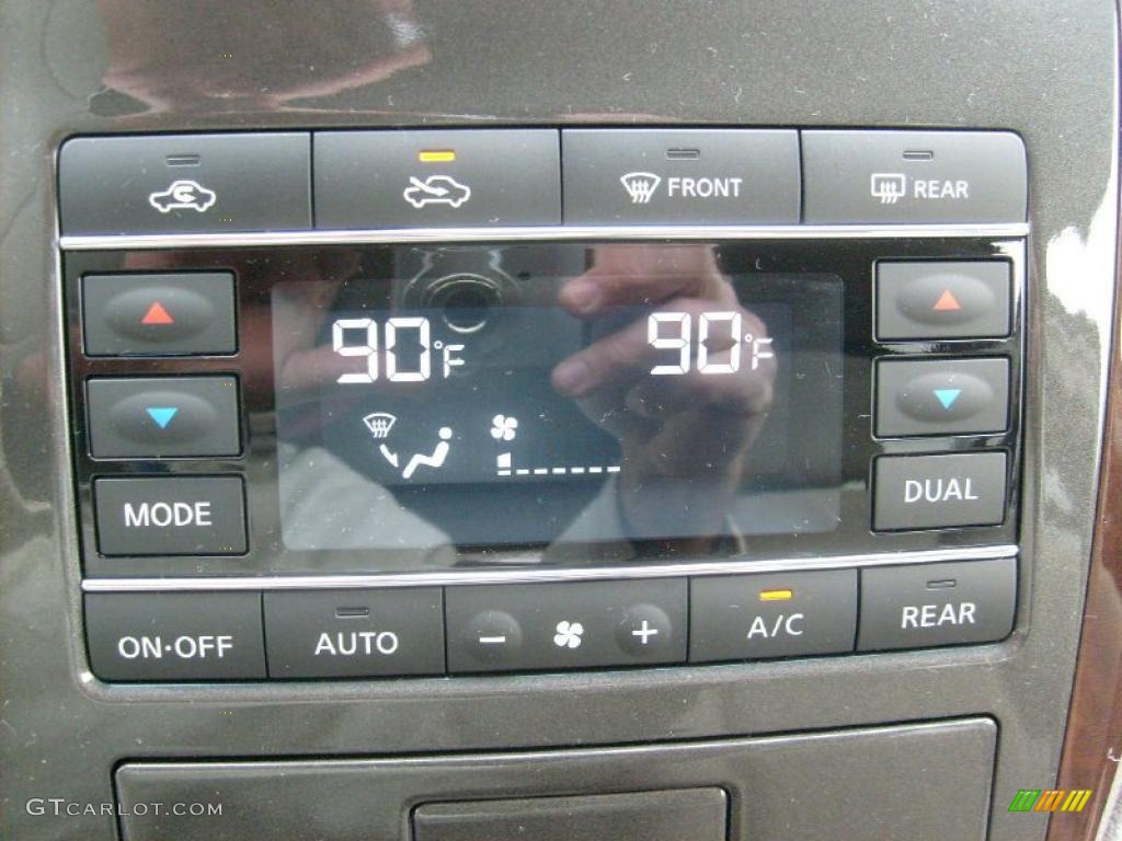 2011 Nissan Quest 3.5 SV Controls Photo #45927082