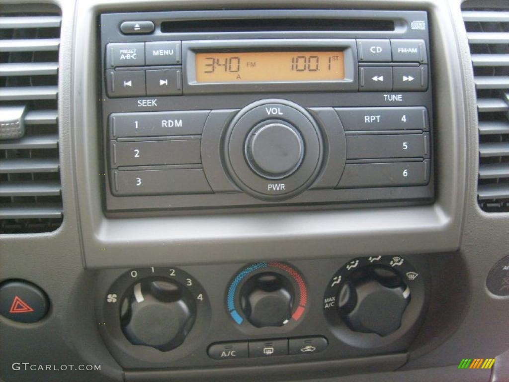 2011 Nissan Xterra X 4x4 Controls Photos