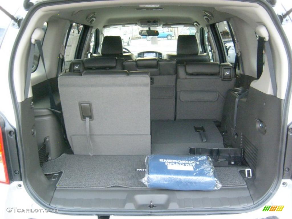 2011 Nissan Pathfinder Silver 4x4 Trunk Photo #45928951