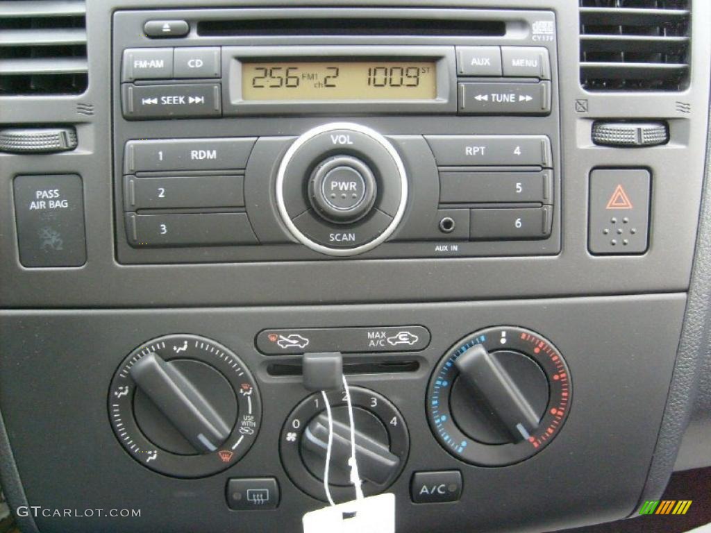 2011 Versa 1.8 S Hatchback - Red Alert / Charcoal photo #19