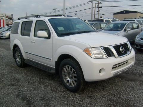 2011 Nissan Pathfinder LE 4x4 Data, Info and Specs