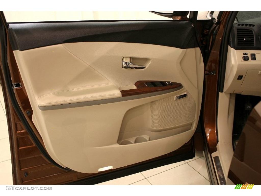 2010 Toyota Venza V6 AWD Ivory Door Panel Photo #45930958