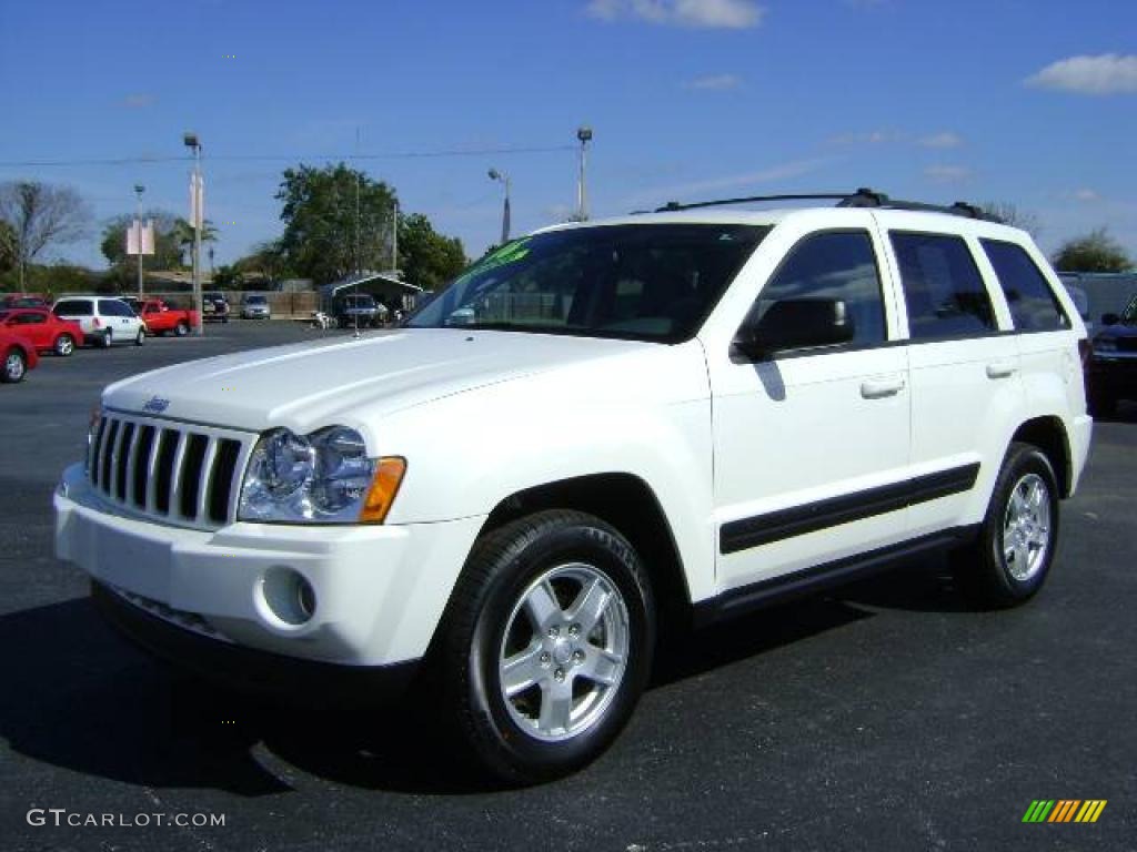 2006 Grand Cherokee Laredo - Stone White / Medium Slate Gray photo #16