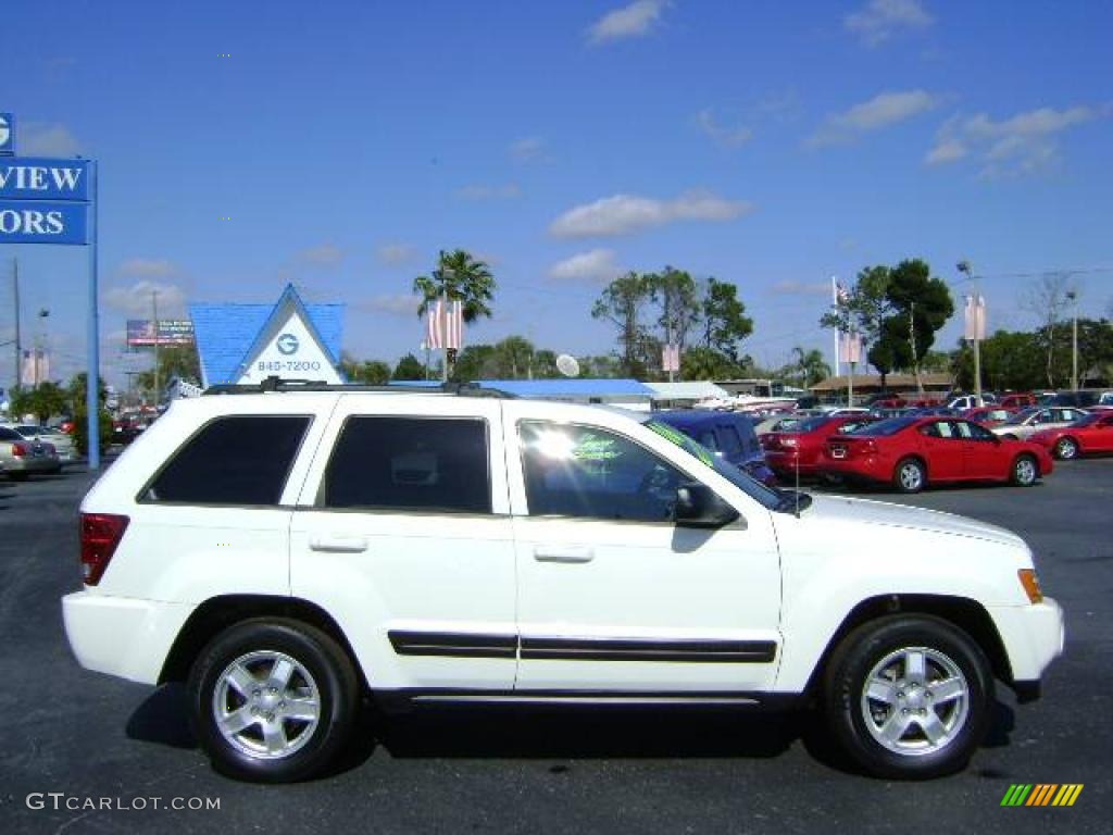 2006 Grand Cherokee Laredo - Stone White / Medium Slate Gray photo #26