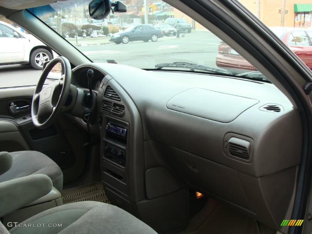 2002 Nissan Quest SE Dashboard Photos
