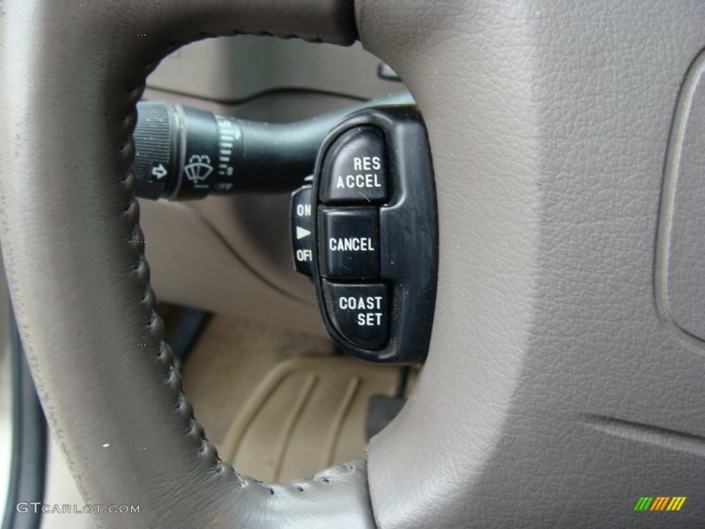 2002 Nissan Quest SE Controls Photo #45932874