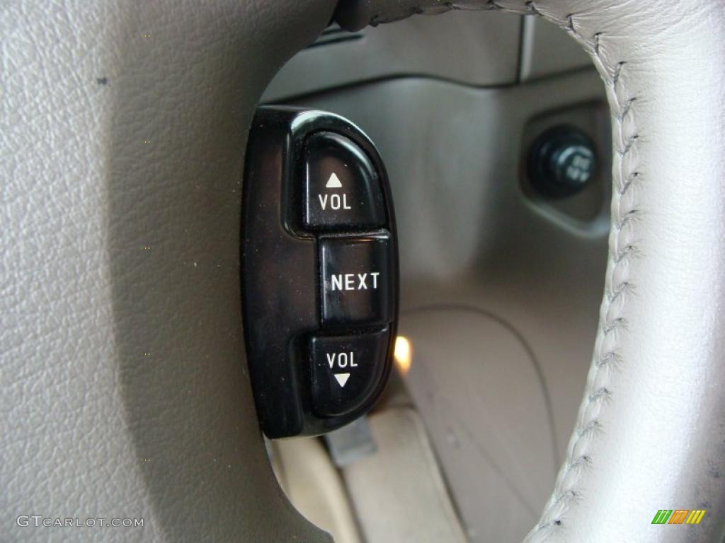 2002 Nissan Quest SE Controls Photo #45932886