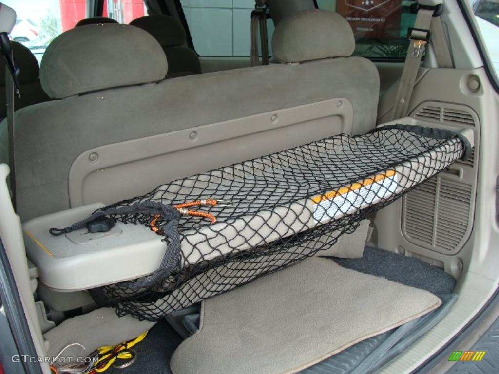2002 Nissan Quest SE Trunk Photos