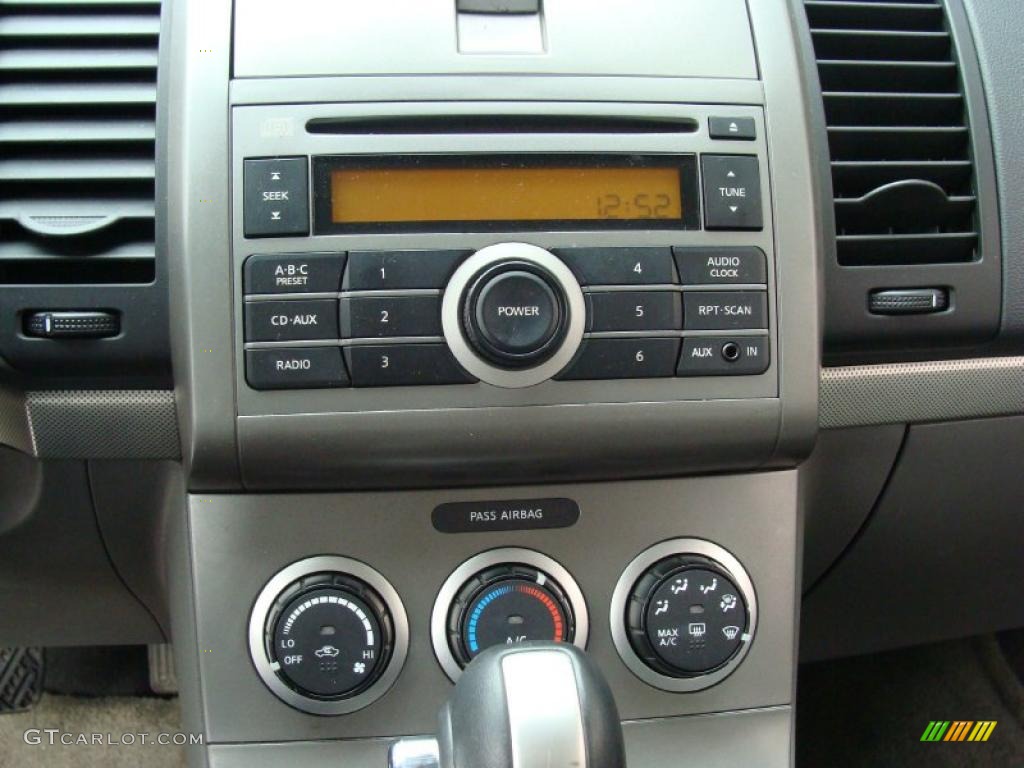 2009 Sentra 2.0 - Super Black / Charcoal photo #19