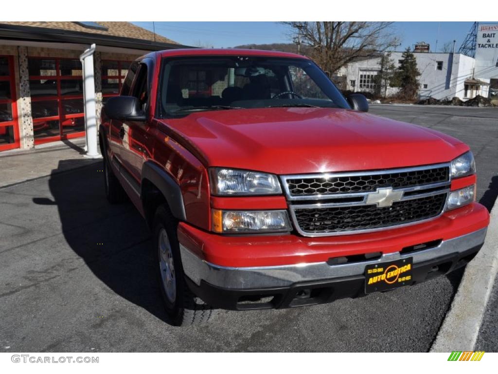 2006 Silverado 1500 Z71 Extended Cab 4x4 - Victory Red / Dark Charcoal photo #4