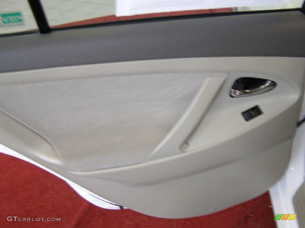 2008 Camry LE - Super White / Bisque photo #9