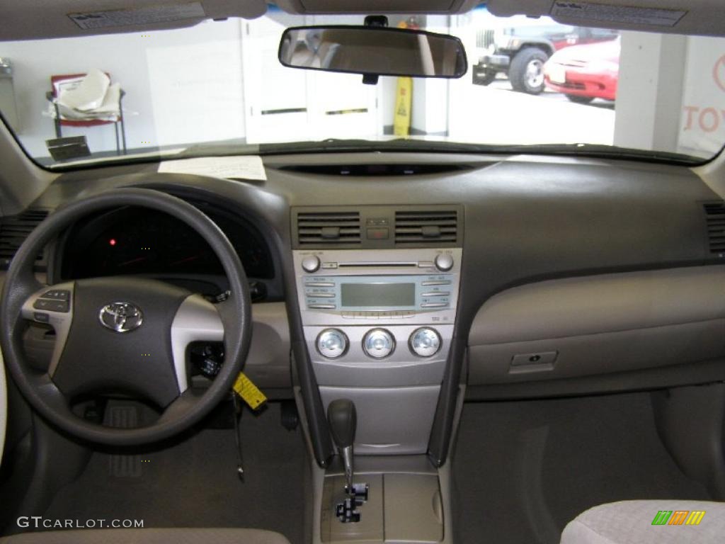 2008 Camry LE - Super White / Bisque photo #11