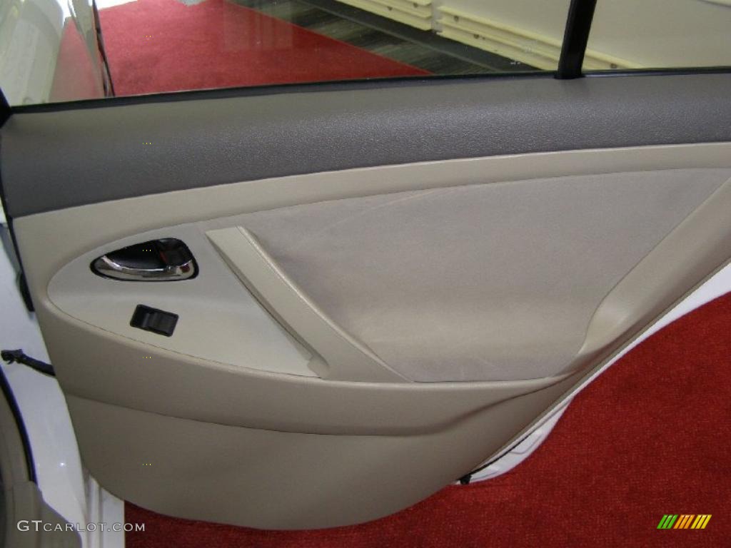 2008 Camry LE - Super White / Bisque photo #23