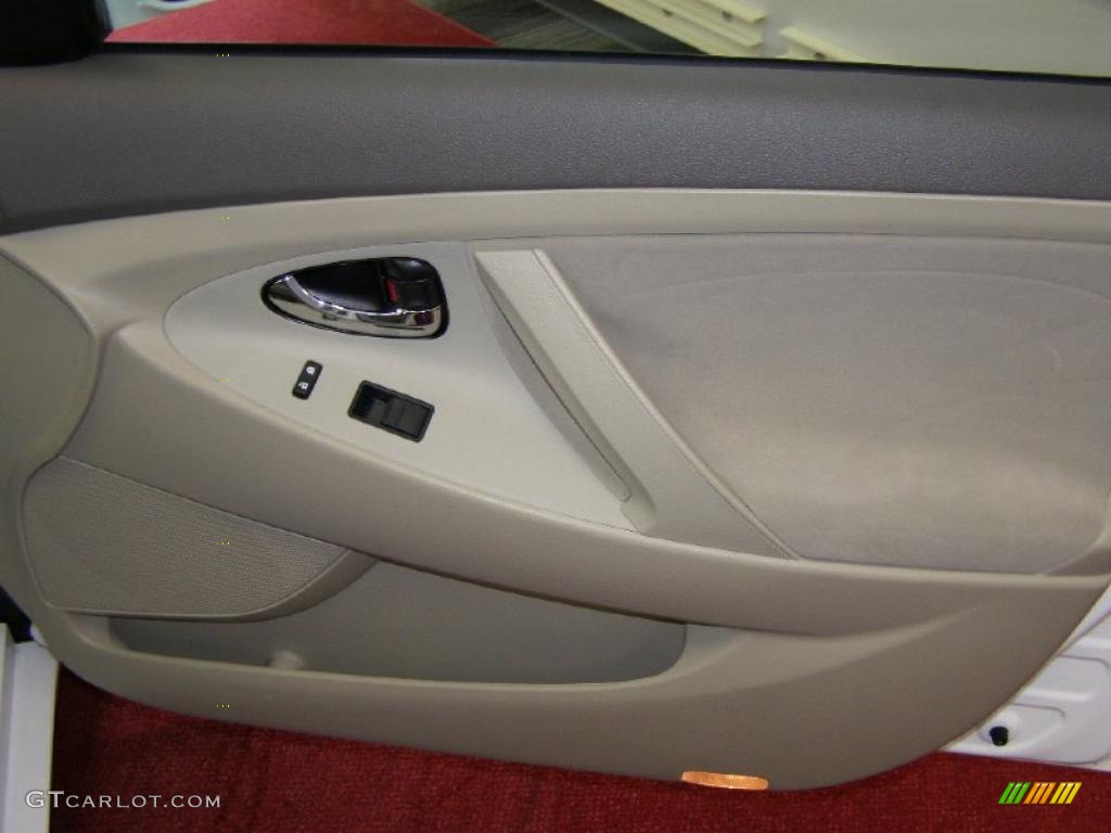 2008 Camry LE - Super White / Bisque photo #25