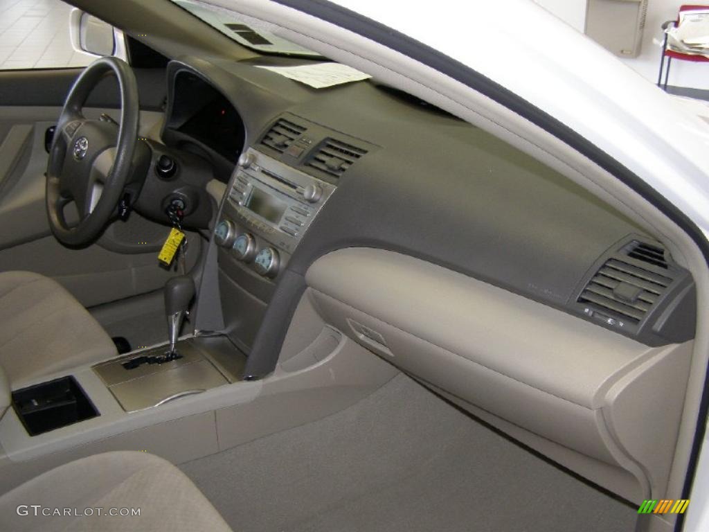2008 Camry LE - Super White / Bisque photo #26