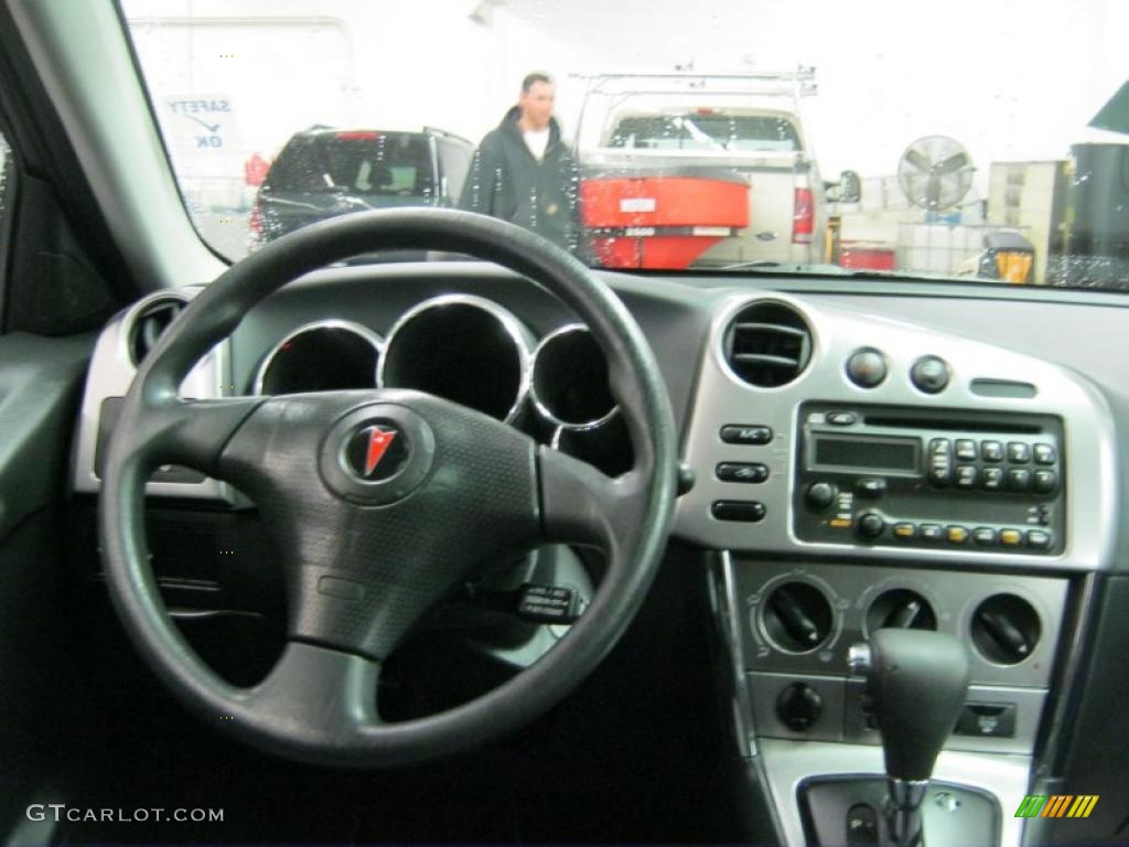 2004 Vibe AWD - Abyss Black / Graphite photo #4