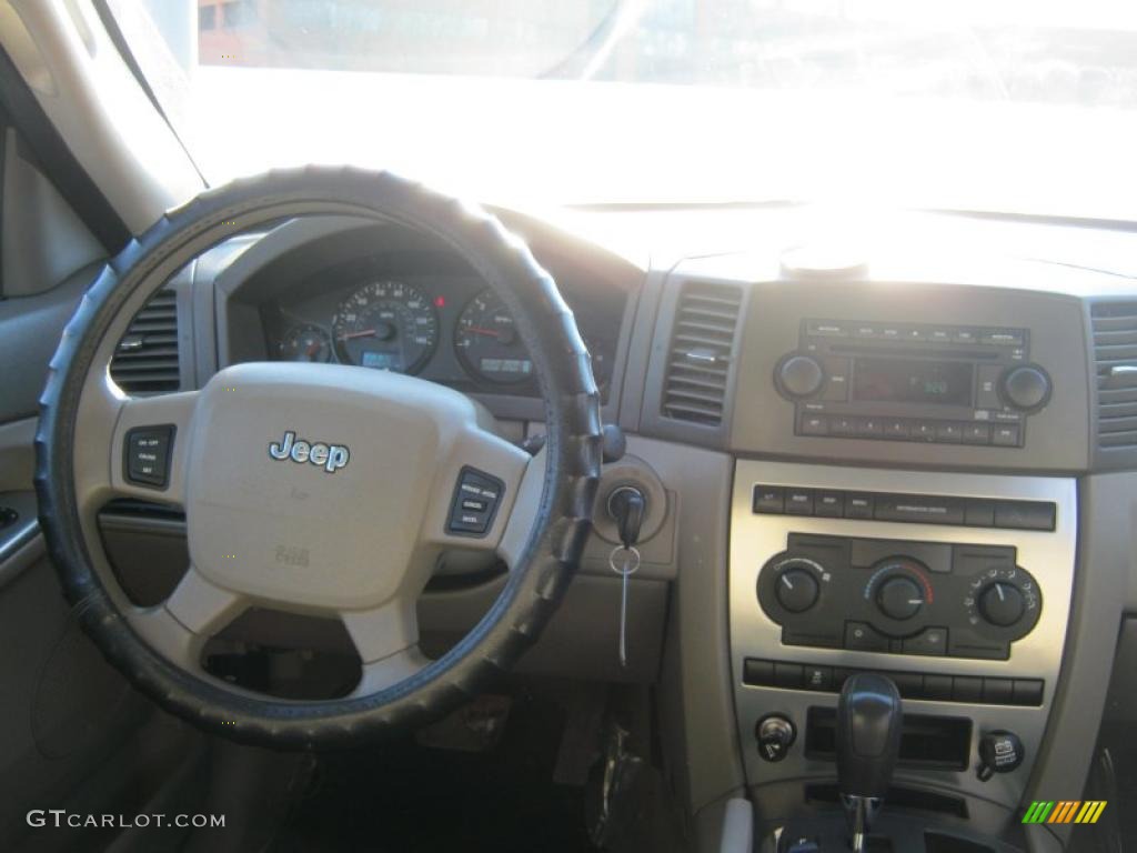 2005 Grand Cherokee Laredo 4x4 - Deep Beryl Green Pearl / Khaki photo #4