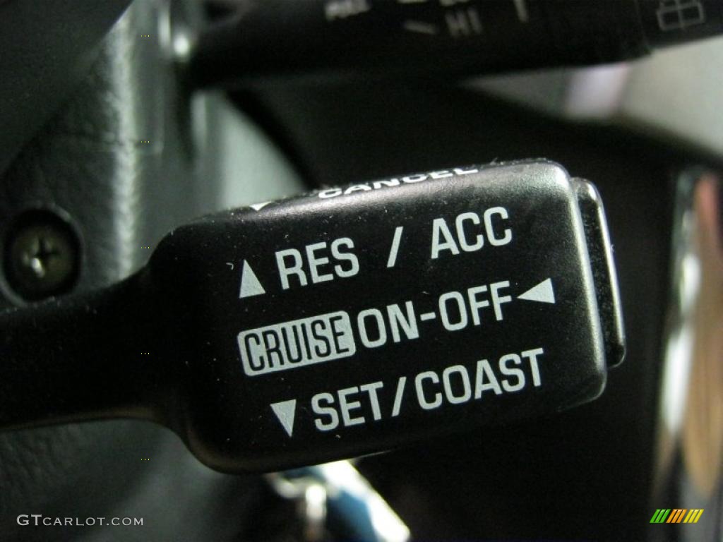 2004 Vibe AWD - Abyss Black / Graphite photo #10