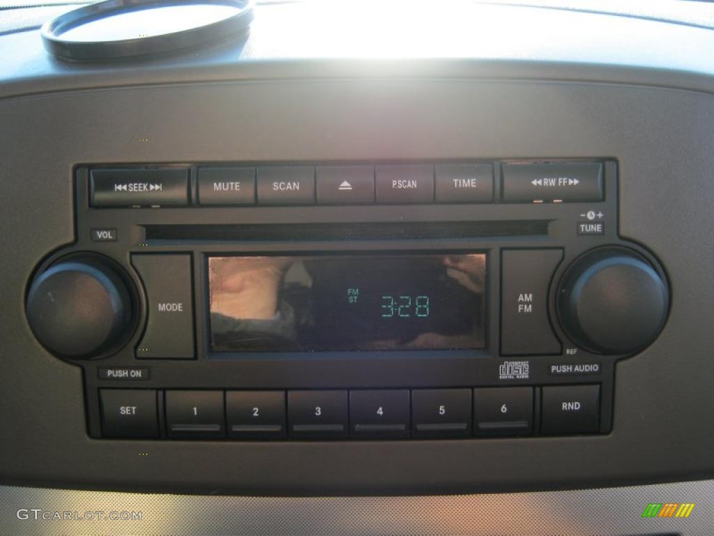2005 Grand Cherokee Laredo 4x4 - Deep Beryl Green Pearl / Khaki photo #5