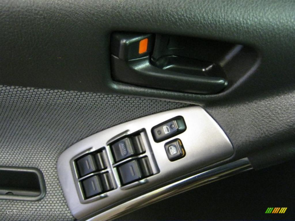 2004 Vibe AWD - Abyss Black / Graphite photo #11