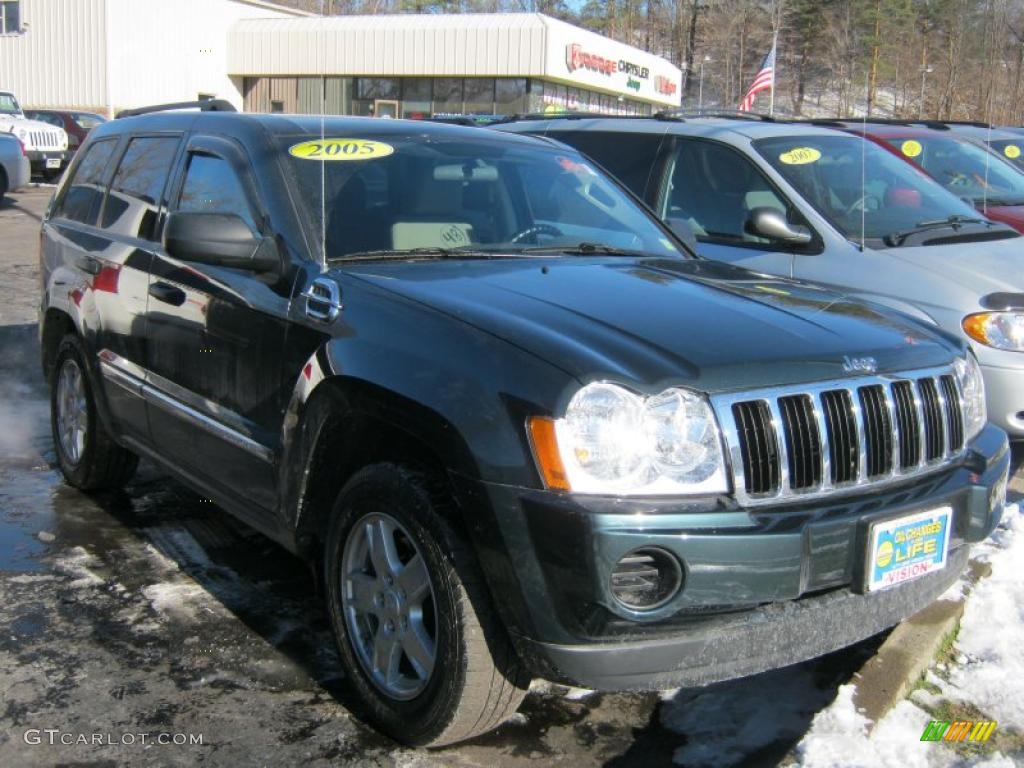 2005 Grand Cherokee Laredo 4x4 - Deep Beryl Green Pearl / Khaki photo #17