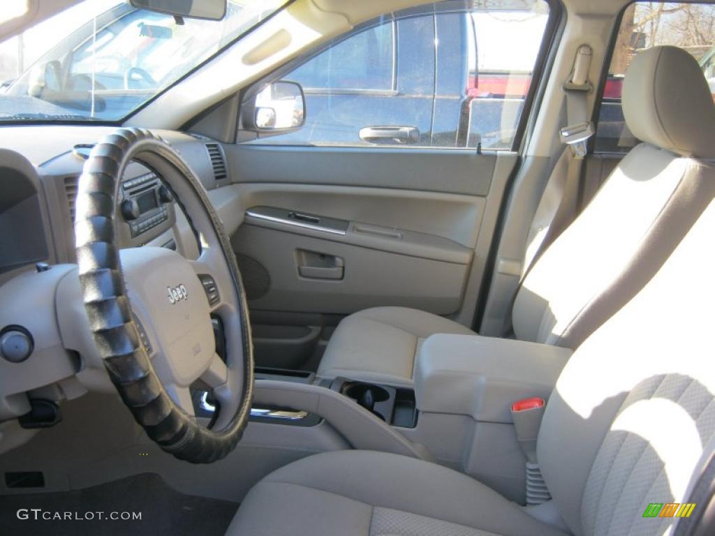 2005 Grand Cherokee Laredo 4x4 - Deep Beryl Green Pearl / Khaki photo #22
