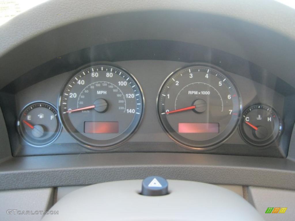2005 Grand Cherokee Laredo 4x4 - Deep Beryl Green Pearl / Khaki photo #24