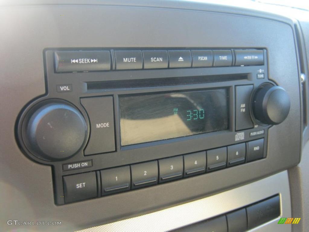 2005 Grand Cherokee Laredo 4x4 - Deep Beryl Green Pearl / Khaki photo #26