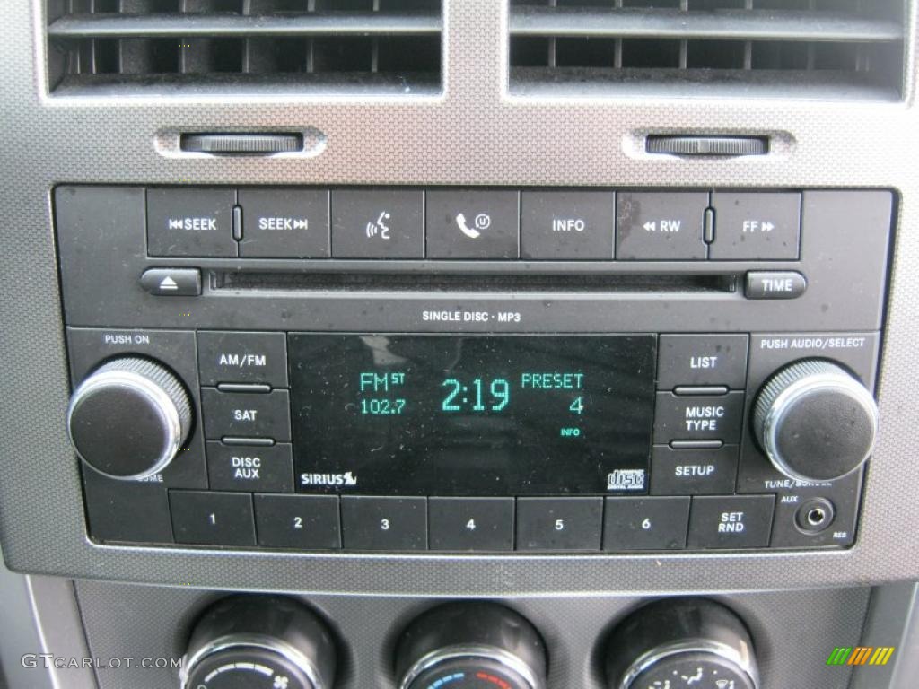 2009 Jeep Liberty Limited 4x4 Controls Photo #45937089