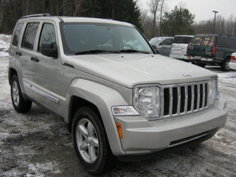 White Jeep Liberty 2009. 2009 Jeep Liberty Limited 4x4