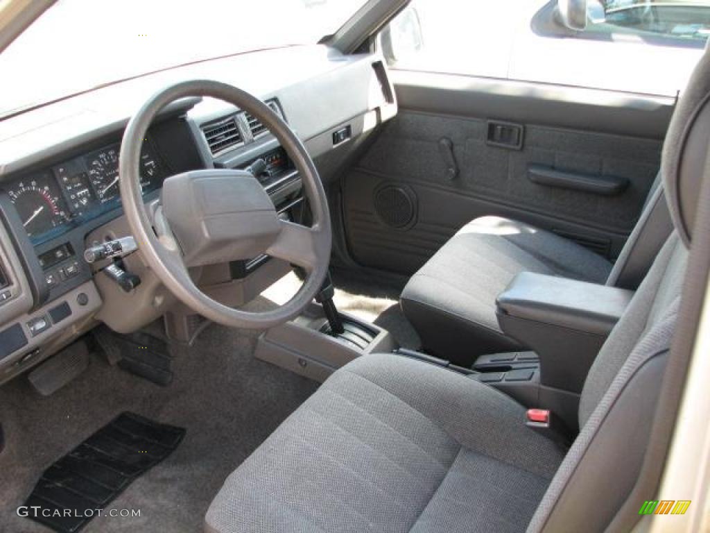 1992 Nissan Pathfinder XE Interior Color Photos