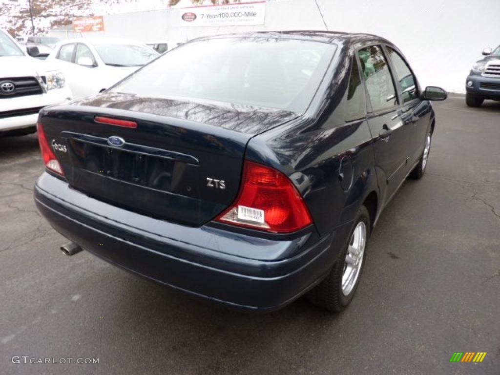2004 Focus ZTS Sedan - Twilight Blue Metallic / Medium Graphite photo #4