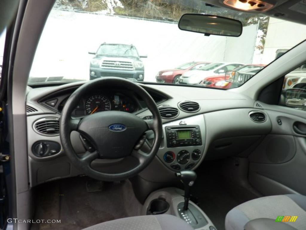 2004 Ford Focus ZTS Sedan Medium Graphite Dashboard Photo #45941952